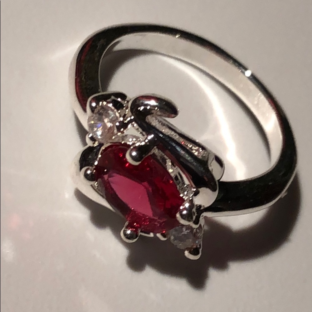 Gorgeous Cubic Zirconia Crystal Ring in sizes 7&8 - Picture 3 of 8